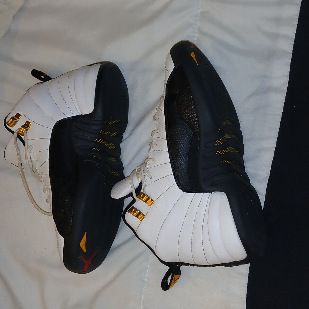 Air Jordan 12 Retro ‘Taxi’ Boys Size 5.5